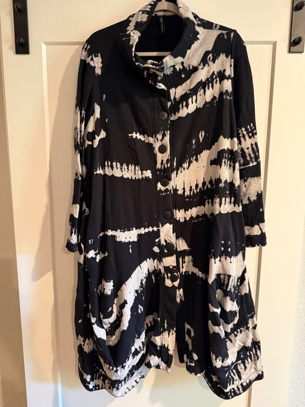 Black & White Abstract Button-Front Coat Dress